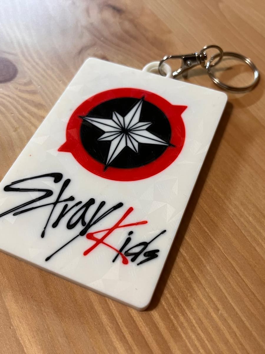 Chaveiro Suporte de Photocard — Stray Kids ⭐ — Branco Clean 🤍
