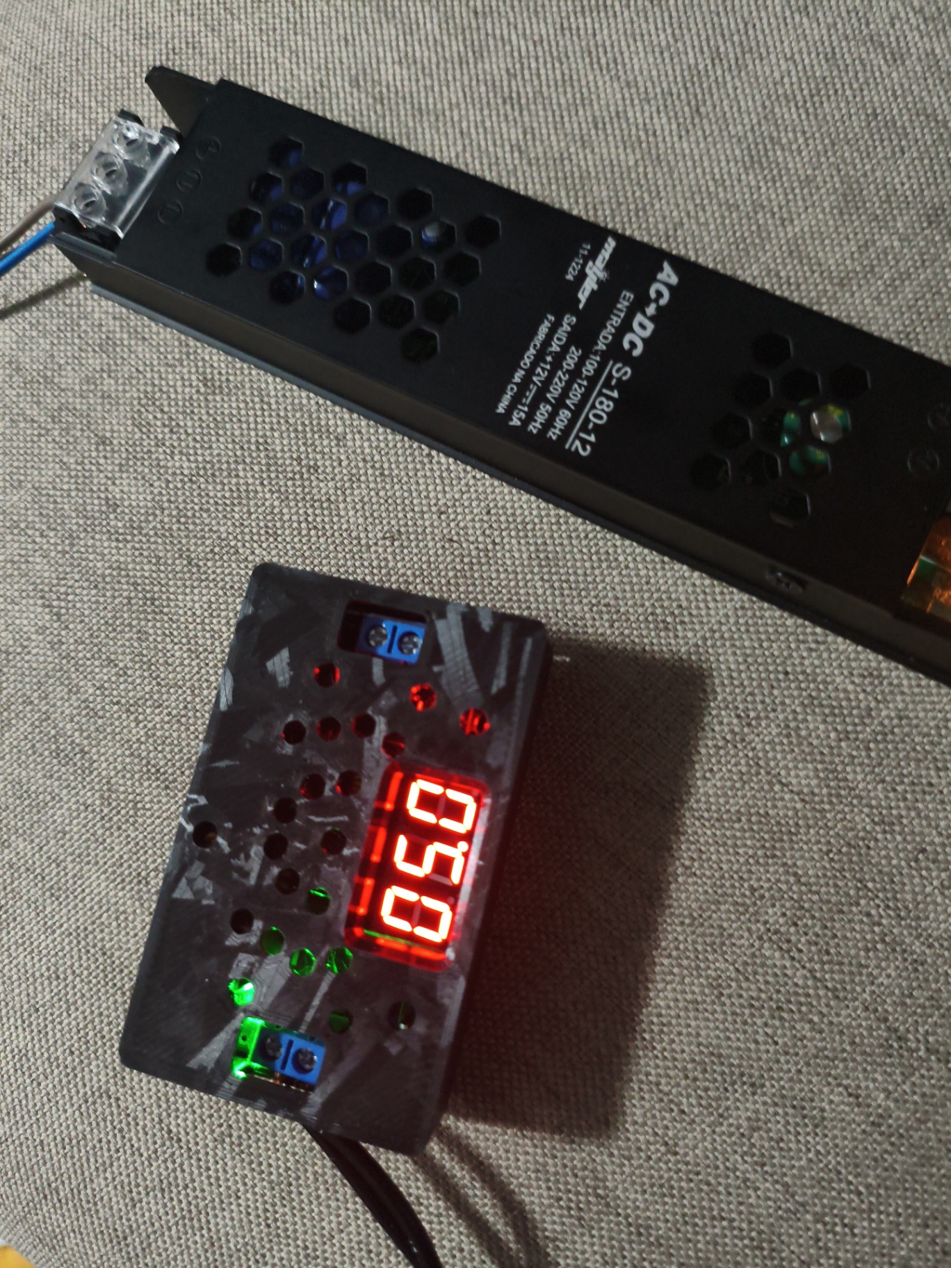 Fonte 12V/15A + módulo step-down com display