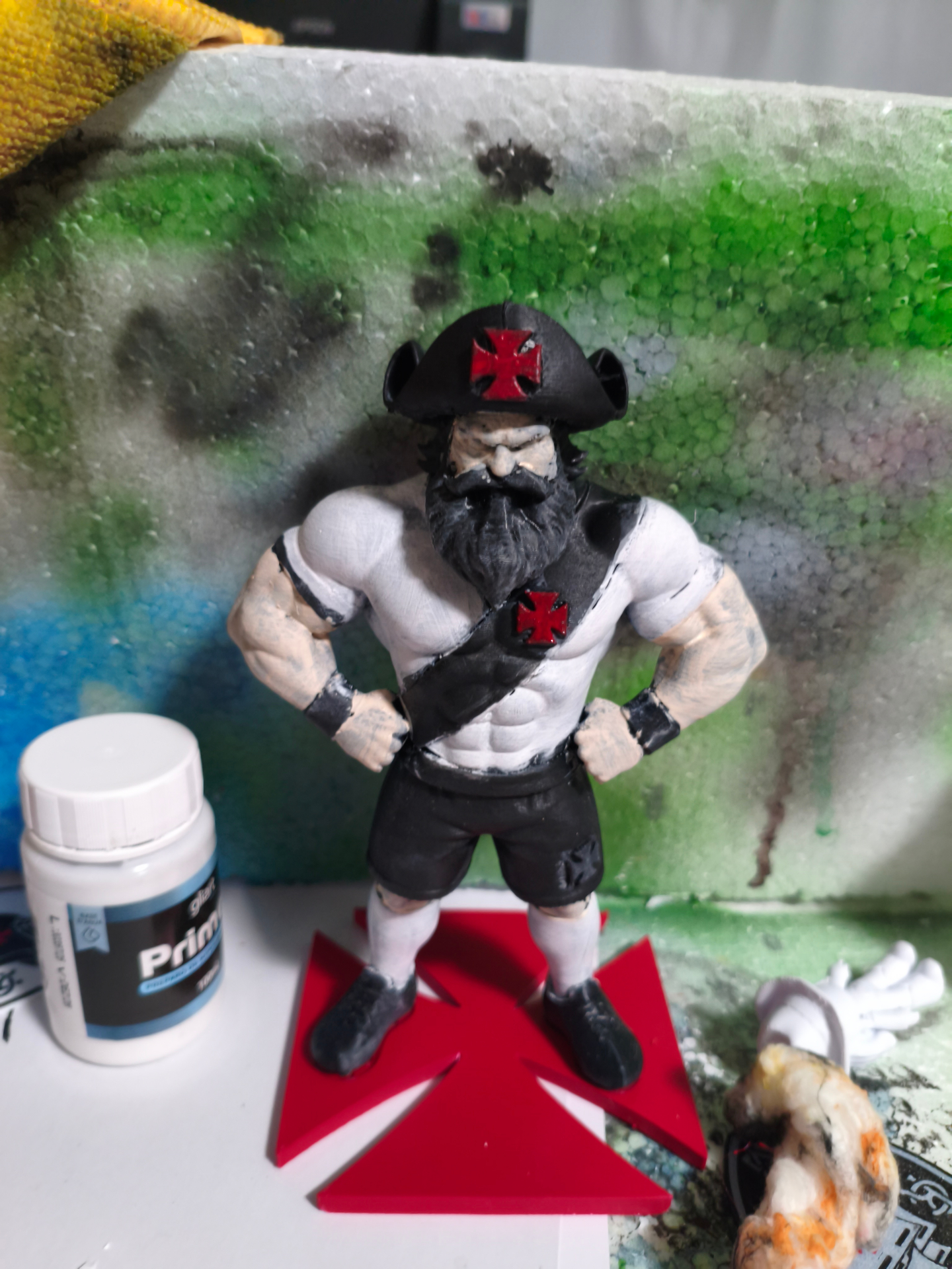 Mascote do Vasco no início da pintura