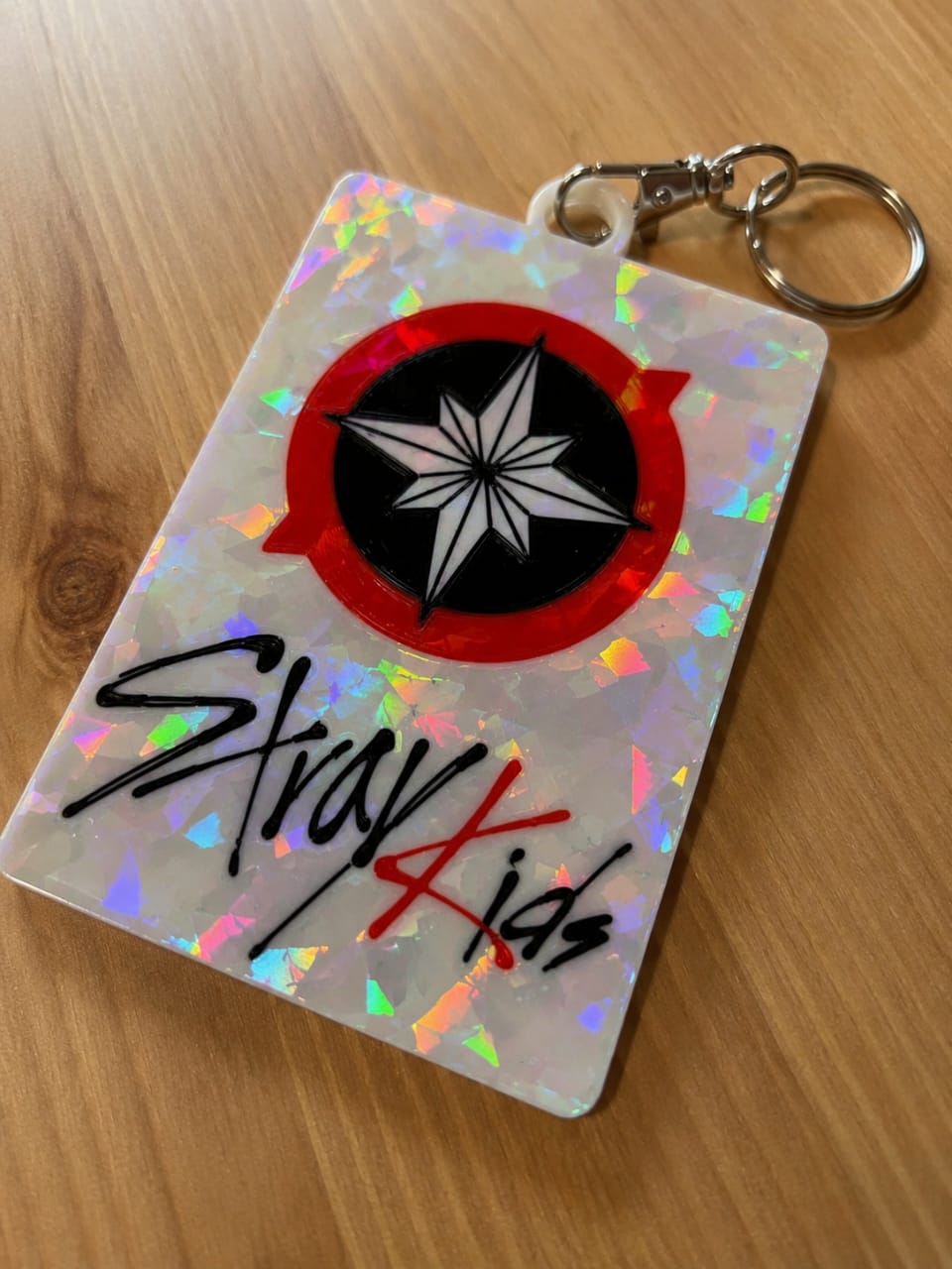 Chaveiro Suporte de Photocard — Stray Kids ⭐ — Branco Holográfico 🌈