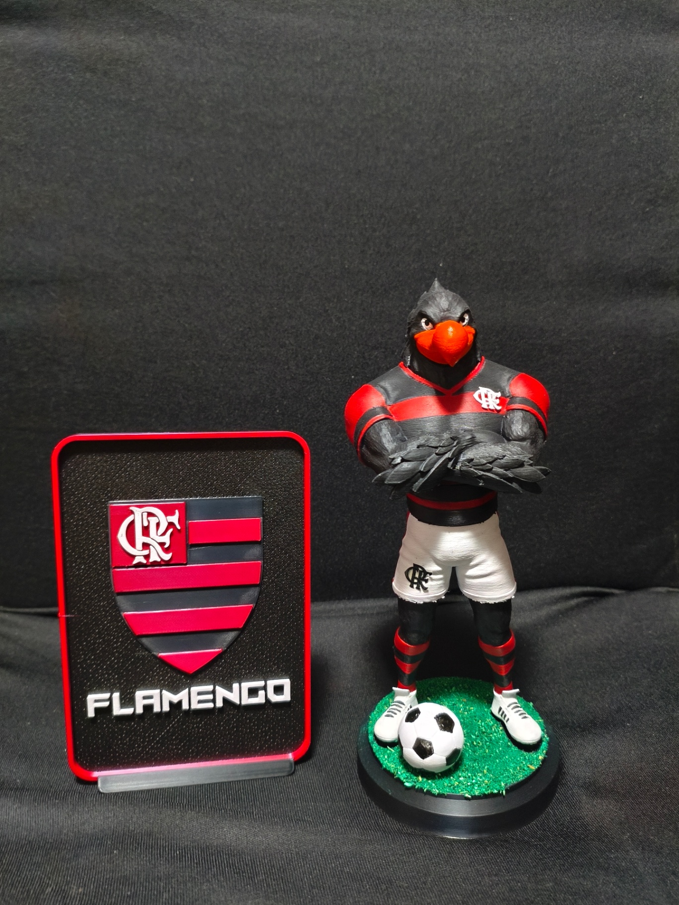 Urubu Rubro-Negro — Pose Icônica + Placa Personalizada — Mascote + placa Flamengo