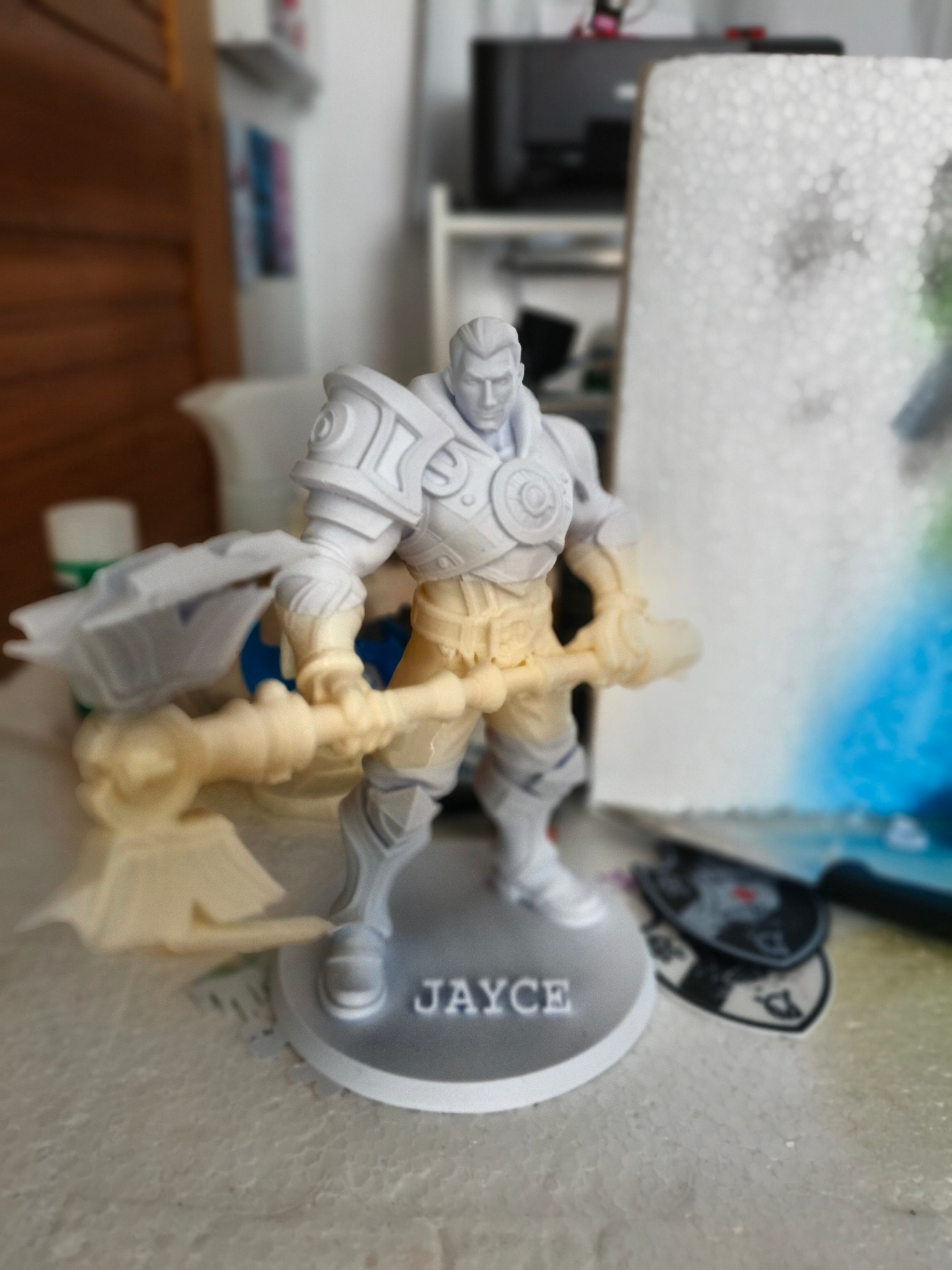 Jayce (League of Legends / Arcane) — Finalizado — Bastidor · primer aplicado antes da pintura